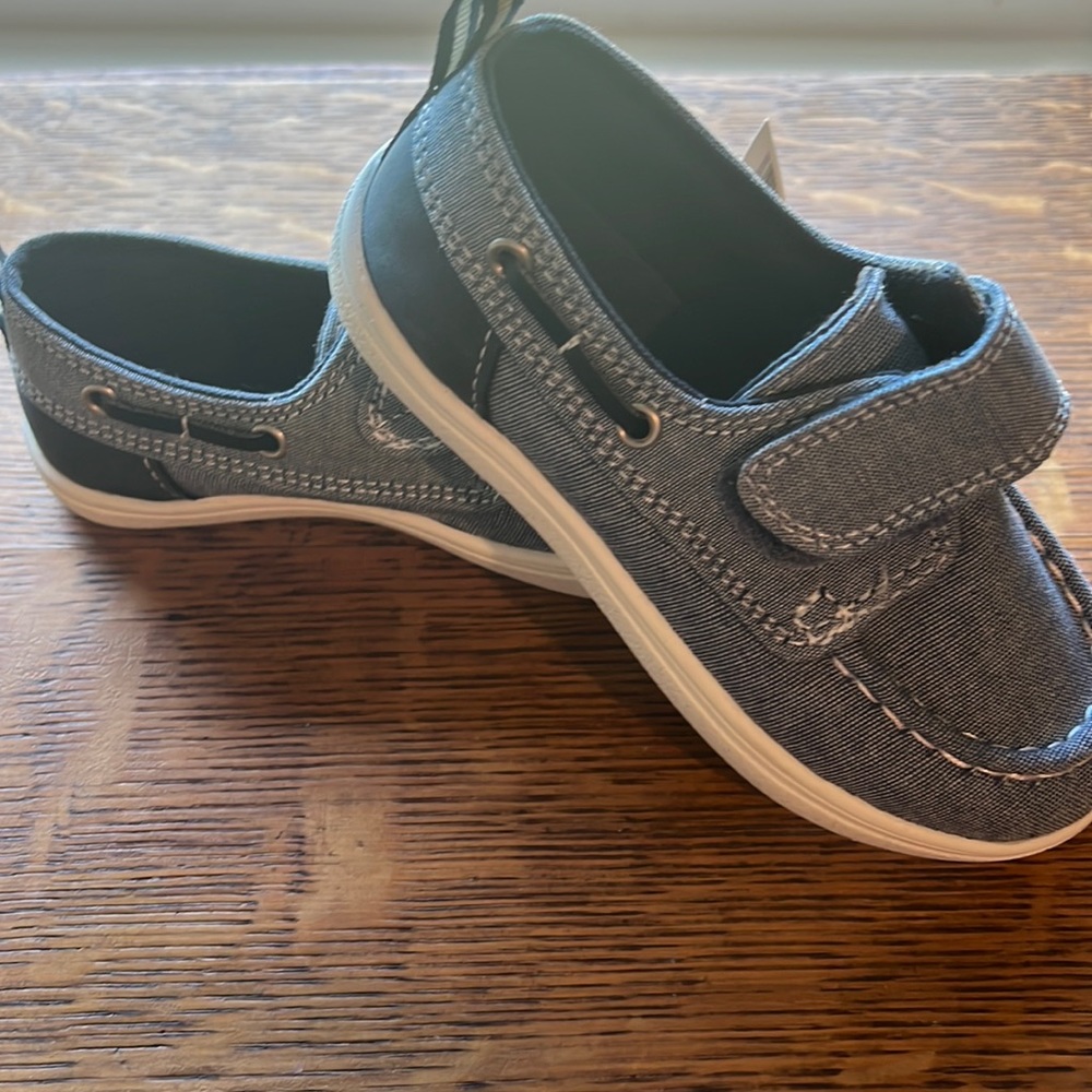 NWT size 9 loafers